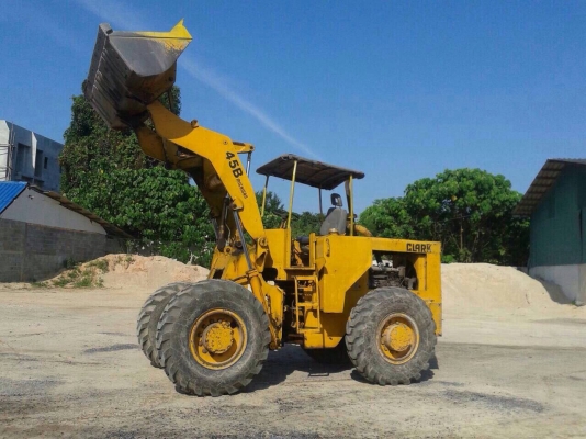 ขายรถตักclarkรุ่น45bpพร้อมใช้. ติดต่อ080-1405528