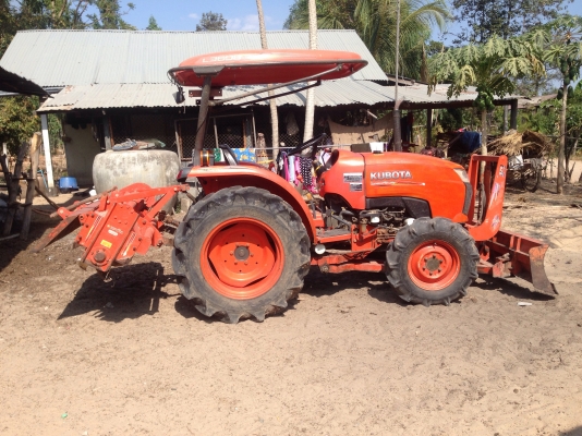 ขายรถไถ KUBOTA L3608 มีภาพวีดีโอ อายุการใช้งาน 1,085 ชั่วโมง พร้อมอุปกรณ์ 3 รายการ ผานดันหน้า โรตารี ขายรถไถ KUBOTA L3608 มีภาพวีดีโอ อายุการใช้งาน 1,085 ชั่วโมง พร้อมอุปกรณ์ 3 รายการ ผานดันหน้า โรตารี