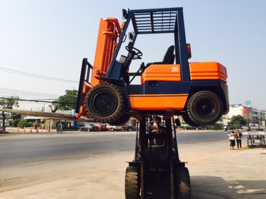 ขายฟอร์คลิฟต์TOYOTA  5FD40 , 4 TON ดีเซล ,( เทสโดยยกรถ 3ตันหนัก 4800 KG สบายๆๆๆ ), SIDE FORKSHIFT ,เสาสูง 3.5 M ( รับประกันเครื่องยนต์และระบบ 3 เดือน ) สภาพพร้อมใช้งาน ++ เรานำเข้าโดยตรงครับขายปลีกในราคาขายส่งครับ!!