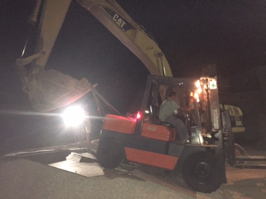 ขายฟอร์คลิฟต์TOYOTA  5FD40 , 4 TON ดีเซล ,( เทสโดยยกรถ 3ตันหนัก 4800 KG สบายๆๆๆ ), SIDE FORKSHIFT ,เสาสูง 3.5 M ( รับประกันเครื่องยนต์และระบบ 3 เดือน ) สภาพพร้อมใช้งาน ++ เรานำเข้าโดยตรงครับขายปลีกในราคาขายส่งครับ!!