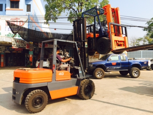 ขายฟอร์คลิฟต์TOYOTA  5FD40 , 4 TON ดีเซล ,( เทสโดยยกรถ 3ตันหนัก 4800 KG สบายๆๆๆ ), SIDE FORKSHIFT ,เสาสูง 3.5 M ( รับประกันเครื่องยนต์และระบบ 3 เดือน ) สภาพพร้อมใช้งาน ++ เรานำเข้าโดยตรงครับขายปลีกในราคาขายส่งครับ!!