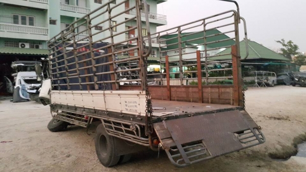 ISUZU ELF NPR150 ปี10 รถหกล้อ เครื่องเกียร์สวย มีคอกเรียบร้อย