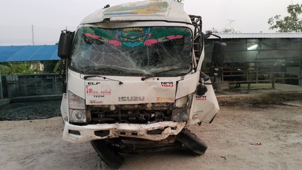 ISUZU ELF NPR150 ปี10 รถหกล้อ เครื่องเกียร์สวย มีคอกเรียบร้อย