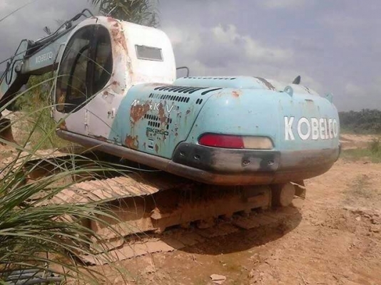 SK200 M.5 ธรรมดาไฟฟ้าครบ 3หมื่นกว่า ชม. รถสภาพดี พร้อมใช้ เอกสารซื้อ-ขาย