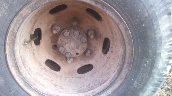 ขายรถนวดข้าวหกลอ้110แรงอิซูซุตู้สีแปดฟุต69000