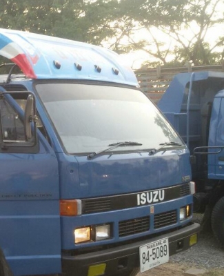 หกล้อดั้ม อีซูซุ NPR115 เกียร์สั้นรถห้าง สภาพดีสวยๆเดิมทั้งคัน ดั้มต่อใหม่5คิวยังไม่เคยบรรทุกดิน ทะเบียนพร้อมโอน