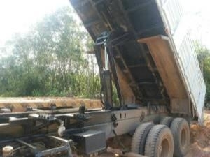 หกล้อดั้ม อีซูซุ NPR115 เกียร์สั้นรถห้าง สภาพดีสวยๆเดิมทั้งคัน ดั้มต่อใหม่5คิวยังไม่เคยบรรทุกดิน ทะเบียนพร้อมโอน