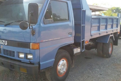 หกล้อดั้ม อีซูซุ NPR115 เกียร์สั้นรถห้าง สภาพดีสวยๆเดิมทั้งคัน ดั้มต่อใหม่5คิวยังไม่เคยบรรทุกดิน ทะเบียนพร้อมโอน