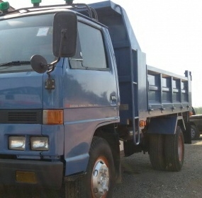 หกล้อดั้ม อีซูซุ NPR115 เกียร์สั้นรถห้าง สภาพดีสวยๆเดิมทั้งคัน ดั้มต่อใหม่5คิวยังไม่เคยบรรทุกดิน ทะเบียนพร้อมโอน