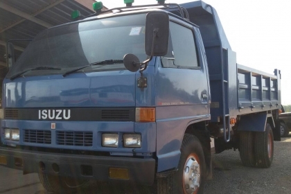 หกล้อดั้ม อีซูซุ NPR115 เกียร์สั้นรถห้าง สภาพดีสวยๆเดิมทั้งคัน ดั้มต่อใหม่5คิวยังไม่เคยบรรทุกดิน ทะเบียนพร้อมโอน