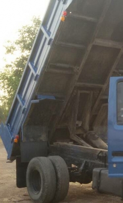 หกล้อดั้ม อีซูซุ NPR115 เกียร์สั้นรถห้าง สภาพดีสวยๆเดิมทั้งคัน ดั้มต่อใหม่5คิวยังไม่เคยบรรทุกดิน ทะเบียนพร้อมโอน