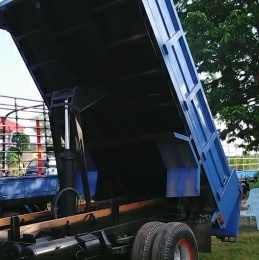 หกล้อดั้ม อีซูซุ NPR115 เกียร์สั้นรถห้าง สภาพดีสวยๆเดิมทั้งคัน ดั้มต่อใหม่5คิวยังไม่เคยบรรทุกดิน ทะเบียนพร้อมโอน