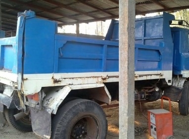 MITSUBISHI FUSO FK115 - 165 HP 6D14 หกล้อดั๊มพ์ กระบะดั๊มพ์เหล็ก 6 ตันความยาว 3.80 เมตรสภาพดีพร้อมบรรทุกหนักได้เลย เครื่องแรงดีไม่เยิ้ม หัวเก๋งไม่ผุภายในเก๋งคอนโซลครบ ช่วงล่างใหญ่แน่นดี คัชซีไม่บวม ยาง 9.00 ขอบ 20 สภาพดีประมาณ 60\% พร้อมบรรทุกได้เลย เอกสาร