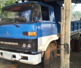 MITSUBISHI FUSO FK115 - 165 HP 6D14 หกล้อดั๊มพ์ กระบะดั๊มพ์เหล็ก 6 ตันความยาว 3.80 เมตรสภาพดีพร้อมบรรทุกหนักได้เลย เครื่องแรงดีไม่เยิ้ม หัวเก๋งไม่ผุภายในเก๋งคอนโซลครบ ช่วงล่างใหญ่แน่นดี คัชซีไม่บวม ยาง 9.00 ขอบ 20 สภาพดีประมาณ 60\% พร้อมบรรทุกได้เลย เอกสาร
