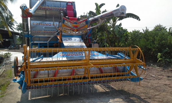 ขายรถเกี่ยวข้าววรพจน์การช่าง