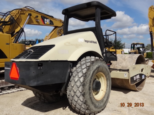 ขายรถบดสั่นสะเทือนขนาด 10 ตัน ยี่ห้อ INGERSOLL RAND SD100D จำนวนมาก ทุกคันสภาพเยี่ยมพร้อมใช้งานทันที มีทั้งแบบล้อเรียบและล้อหนาม ทุกคันมีเล่มเอกสารจดทะเบียนพร้อมโอน