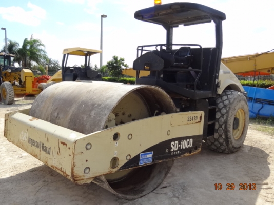 ขายรถบดสั่นสะเทือนขนาด 10 ตัน ยี่ห้อ INGERSOLL RAND SD100D จำนวนมาก ทุกคันสภาพเยี่ยมพร้อมใช้งานทันที มีทั้งแบบล้อเรียบและล้อหนาม ทุกคันมีเล่มเอกสารจดทะเบียนพร้อมโอน