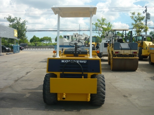 รถตักล้อยาง ขนาดครึ่งคิว Komatsu WA30 รถเก่านอกนำเข้าจากญีปุ่น พร้อมใช้งาน