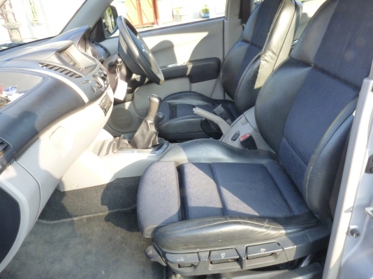 Mitsubishi TRITON 3.2 4x4 Mitsubishi TRITON 3.2 4x4