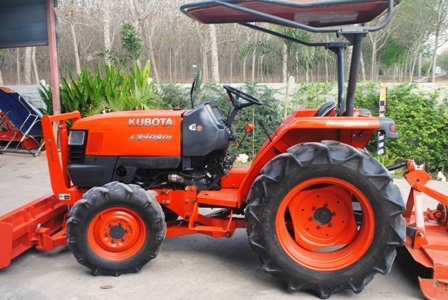 ขายรถไถ Kubota L 3408DI(4WD) พร้อมมีดดันหน้าและอุปกรณ์หลัง รถไร่ สภาพสวยมาก