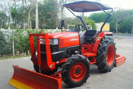 ขายรถไถ Kubota L 3408DI(4WD) พร้อมมีดดันหน้าและอุปกรณ์หลัง รถไร่ สภาพสวยมาก