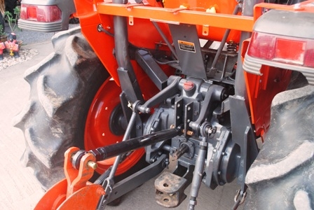 ขายรถไถ Kubota L 3408DI(4WD) พร้อมมีดดันหน้าและอุปกรณ์หลัง รถไร่ สภาพสวยมาก