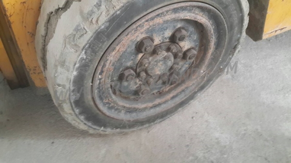 รถโฟล์คลิฟท์ ยี่ห้อ TOYOTA   2.5 ตัน    ยกสูง 3 เมตร