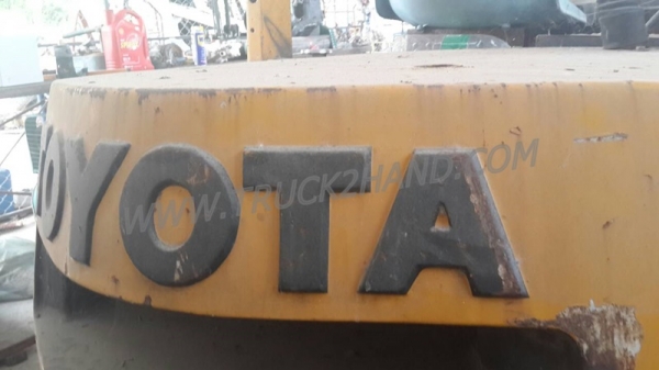 รถโฟล์คลิฟท์ ยี่ห้อ TOYOTA   2.5 ตัน    ยกสูง 3 เมตร