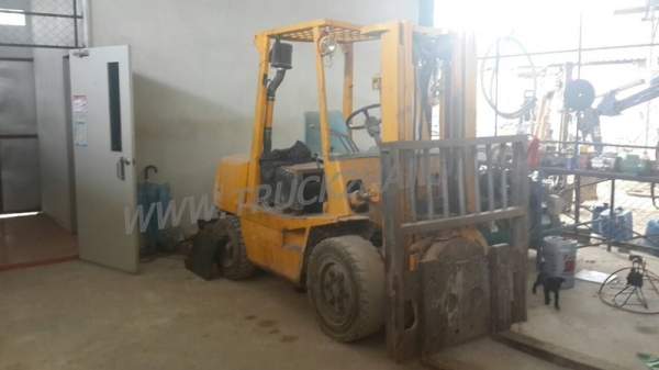 รถโฟล์คลิฟท์ ยี่ห้อ TOYOTA   2.5 ตัน    ยกสูง 3 เมตร