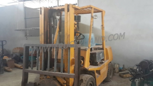 รถโฟล์คลิฟท์ ยี่ห้อ TOYOTA   2.5 ตัน    ยกสูง 3 เมตร