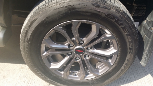 ขายด่วน ล้อแม็กTRD ขอบ18 แท้ของTOYOTA ฟอร์จูนเนอร์ ยางเปลียนใหม่ได้26วันครับ เอาล้อเดิมมาเทินได้ครับ