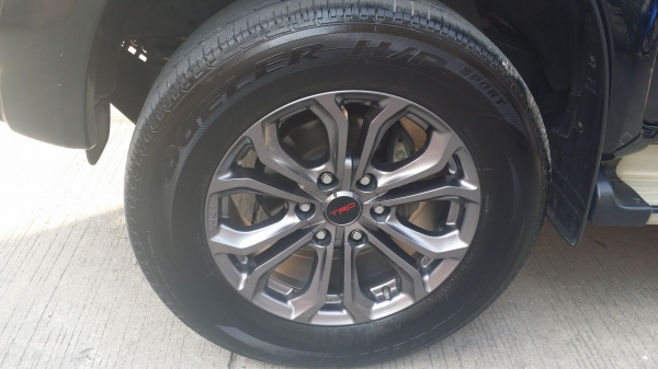 ขายด่วน ล้อแม็กTRD ขอบ18 แท้ของTOYOTA ฟอร์จูนเนอร์ ยางเปลียนใหม่ได้26วันครับ เอาล้อเดิมมาเทินได้ครับ