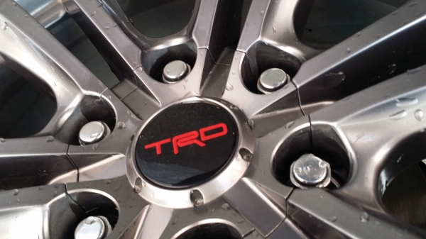 ขายด่วน ล้อแม็กTRD ขอบ18 แท้ของTOYOTA ฟอร์จูนเนอร์ ยางเปลียนใหม่ได้26วันครับ เอาล้อเดิมมาเทินได้ครับ