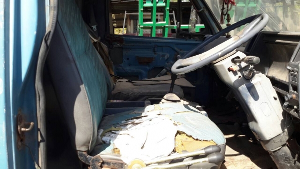 ขายรถหกล้อ ISUZU  115 NPR  เครื่อง 110 แรง  จดทะเบียนปี36  รถอยู่กาฬสินธุ์