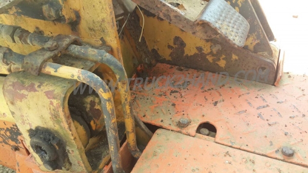 รถแทรกเตอร์ KOMATSU รุ่น D20P -5 รถแทรกเตอร์ KOMATSU รุ่น D20P -5