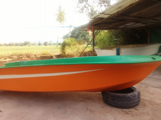 เรือไฟเบอร์ 13 ฟุ๊ต มีห้องปลาเป็น