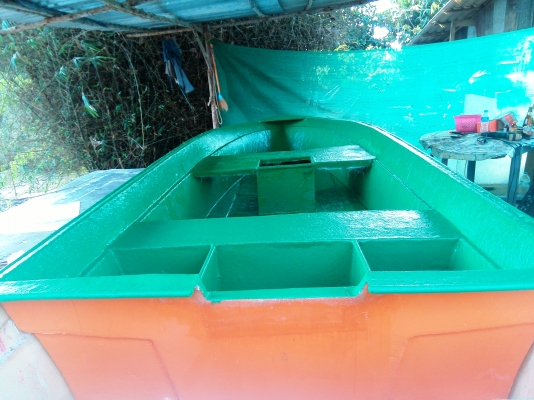 เรือไฟเบอร์ 13 ฟุ๊ต มีห้องปลาเป็น