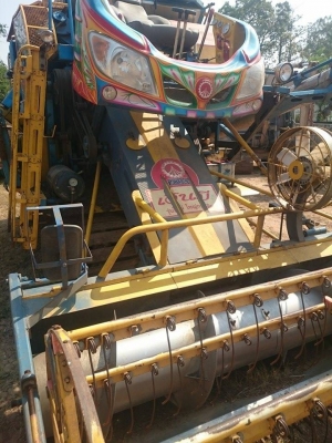 ขายรถเกี่ยวข้าว เกษตรพัฒนา รุ่นเงินมี ราคา 500000 บาท