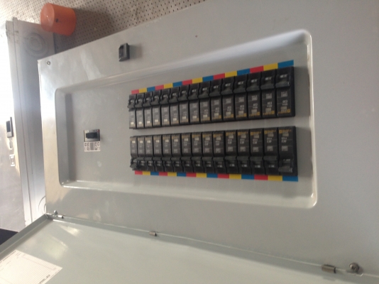 ตู้คอนโทรล สแควร์ดี 50A 30ลูกย่อย สภาพสวยสมบูรณ์มากครับ