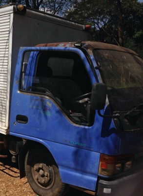 หกล้อช่วงสั้น อีซูซุ NKR55EY52-100ช่วงสั้น รถห้างปี45แอร์ power สภาพดีพร้อสใช้ ทะเบียนพร้อมโอน