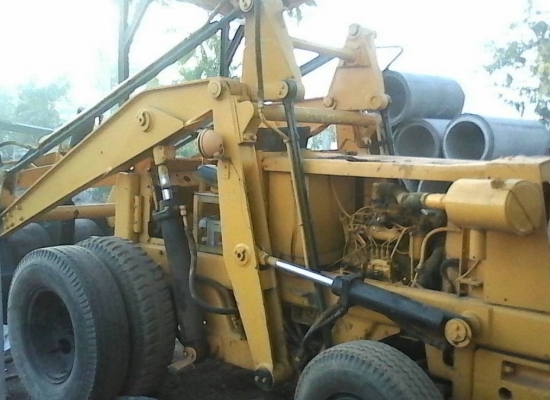 KOMATSU SD 20 รถตักล้อยาง รถสภาพดีพร้อมใช้งานได้เลยครับ เครื่องแรงดีไม่เยิ้มขับขี่ง่ายควบคุมง่ายคล่องตัว ตักได้ครึ่งคิวครับ ปั๊มไม่เยิ้มดูสะอาดดี ช่วงล่างยาง 6 เส้นสภาพดี 60\% พร้อมใช้งาน เอกสารสัญญาซื้อขาย ราคาต่อรองได้ครับ