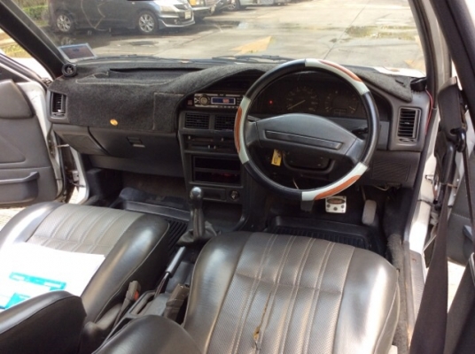 ขายรถโตโยต้า โคโรล่า ee90 เครื่อง1.5 เกียร์ธรรมดา ภายในสวยเดิมเบาะหนัง แอร์เย็นฉ่ำ ตัวถังสีเต็มเงามีริ้วรอยเล็กน้อย ล้อแม็ก รถขับดี ประหยัด พร้อมใช้ ภาษีไม่ขาด ขับกลับได้เลยครับ