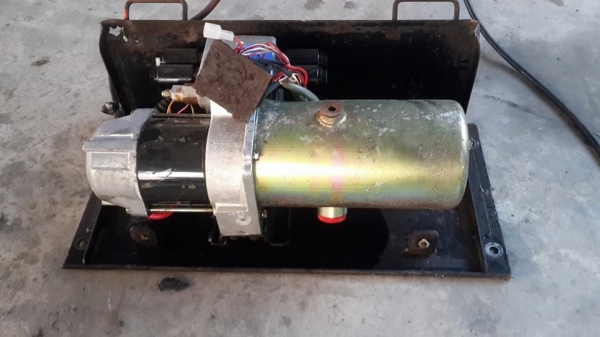 ปั๊มไฮดรอลิค 4 ทาง 24V