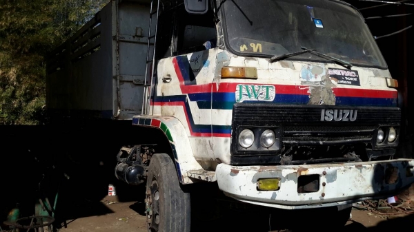 รถสิบล้อดั้ม2เพลา  จัมโบ้  เครื่อง220แรง  สภาพพร้อมใช้