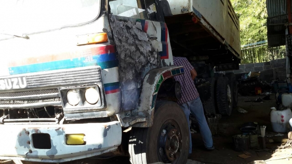 รถสิบล้อดั้ม2เพลา  จัมโบ้  เครื่อง220แรง  สภาพพร้อมใช้