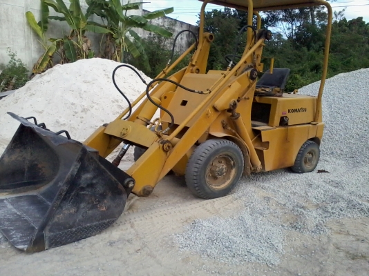 รถตักโคมัสุ   พร้อมใช้   (รถร้านร้านวัสดุ)