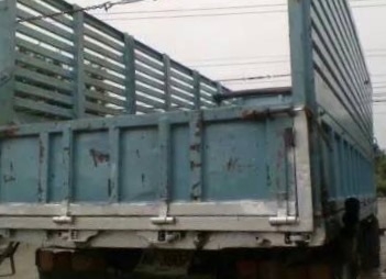 ISUZU JCM 175 HP 6BF1 สิบล้อดั๊มพ์เพลาเดียว กระบะดั๊มพ์เหล็ก 8 ตันความยาว 6.20 เมตรสภาพสวย เครื่องแรงดีไม่มีเยิ้มลงเล่มครบพร้อม วางหัวเก๋งร็อกกี้อย่างสวย ภายในสะอาด แอร์เย็น เครื่องเสียง จอ DVD ครบ พวงมาลัยเพาเวอร์ ระบบเบรคทริ๊ปฟี้ ช่วงล่างเพลาเดียวคัชซีม