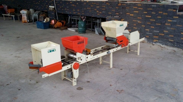 เครื่องโรยเมล็ด MINORU เก่าญี่ปุ่น ราคานี้ขายเป็นชุด คือลูกค้าจะได้ทั้ง แบบใช้มอเตอร์ขับเคลื่่อน และแบบระบบมือหมุน