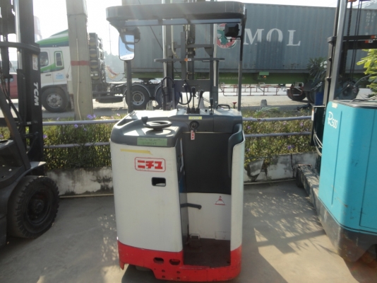 ขายรถไฟฟ้ายืนขับ nichiyu ขนาด 900 kg รุ่น 75 อุปกรณ์ครบพร้อมตู้ชาร์จ