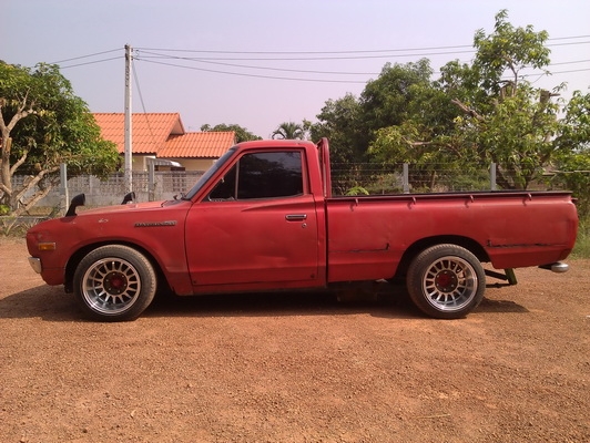 ขาย DATSUN 620  4ข ไฟท้ายนอน หน้าแว่น